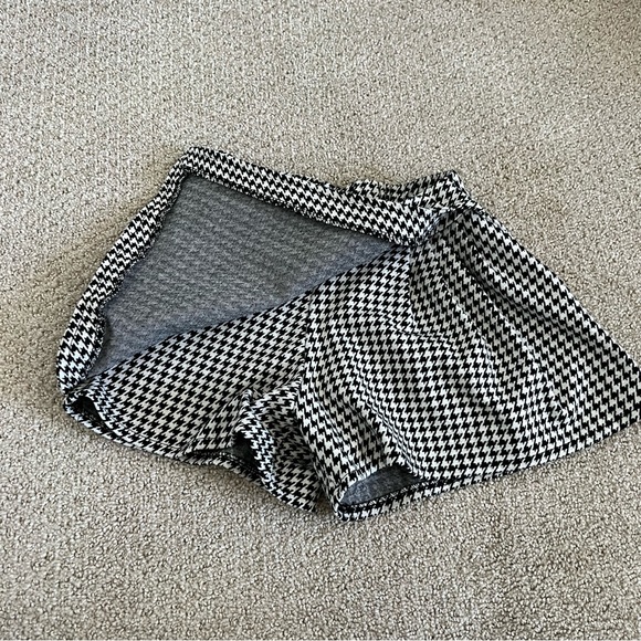 SOLD Zara Girls size 9 Houndstooth Skort - Picture 4 of 4